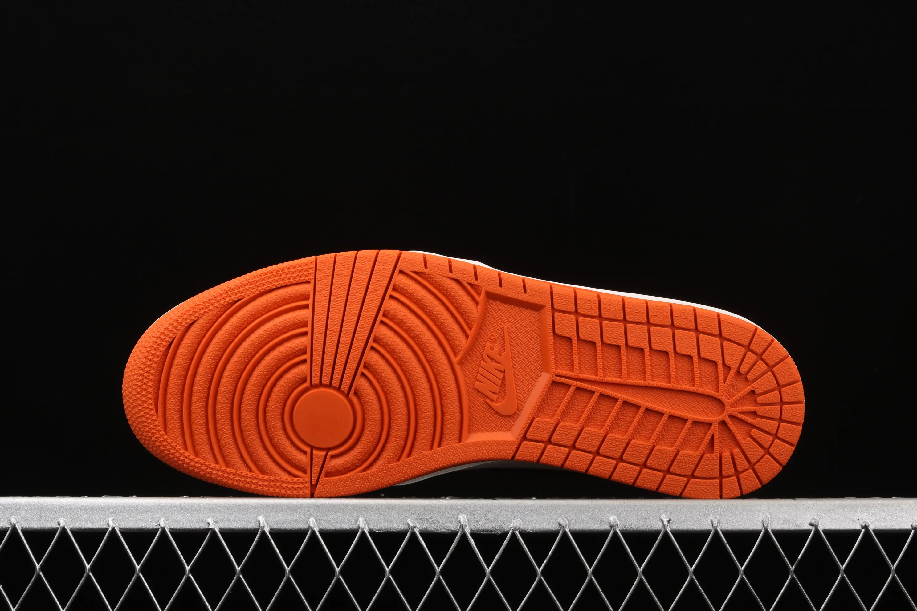 All categories Air Jordan Jordan series basketball shoes Air Jordan 1 High pure original version Air Jordan 1 Retro High OG AJ1 white orange Joe 1 white buckle broken 555088-113